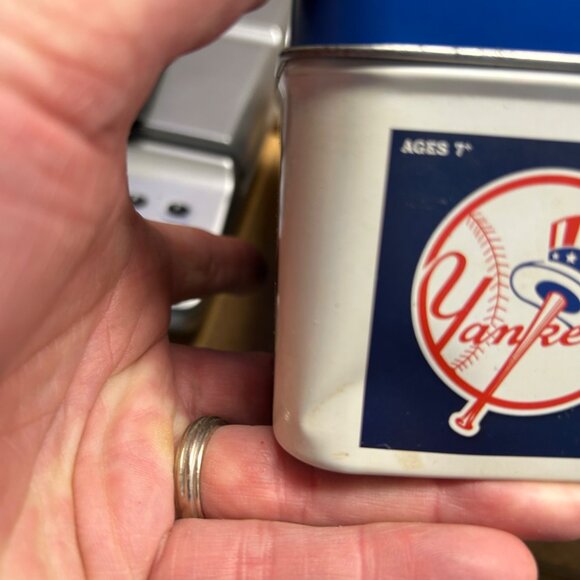 USAopoly MLB Rivalry Chess Yankees Vs RedSox Collector Edition - Picture 11 of 13